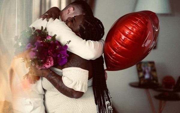 Marido de Jojo Todynho homenageia cantora com tatuagem na costela