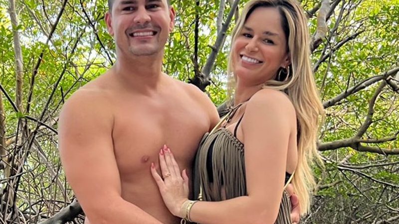 Sete meses após agressões, ex de DJ Ivis apresenta novo namorado