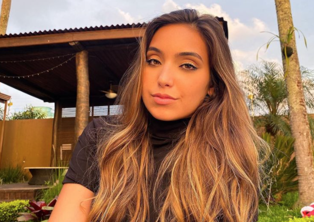 Após término com Yasmin, Medina é visto beijando influencer. Veja