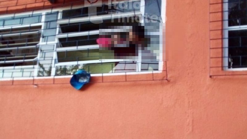 Jovem invade escola em Água Branca para tentar furtar e morre preso em janela