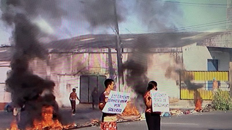 Moradores do Jacintinho realizam protesto para cobrar obra de contenção de barreira em loteamento