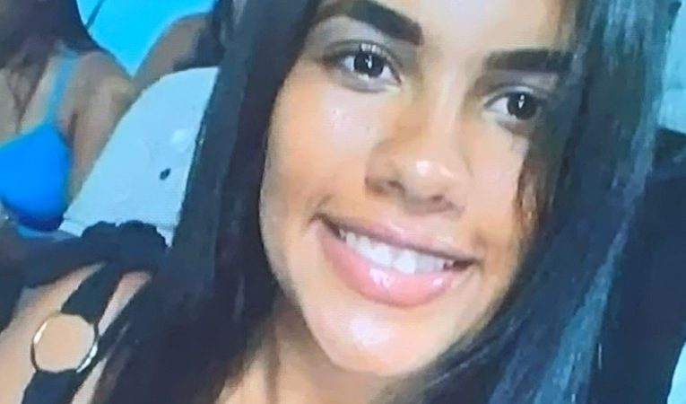 Em protesto, familiares de jovem atropelada e morta por ônibus escolar fecham AL-101 Norte