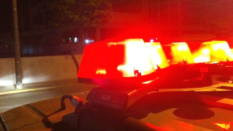 Condutor tem veículo atingido por disparo de arma de fogo e pede ajuda a PMs em rodovia