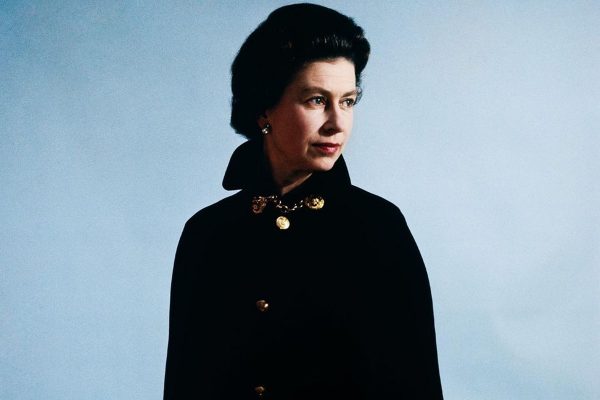 Rainha Elizabeth estampa pela primeira vez a capa da Vogue britânica