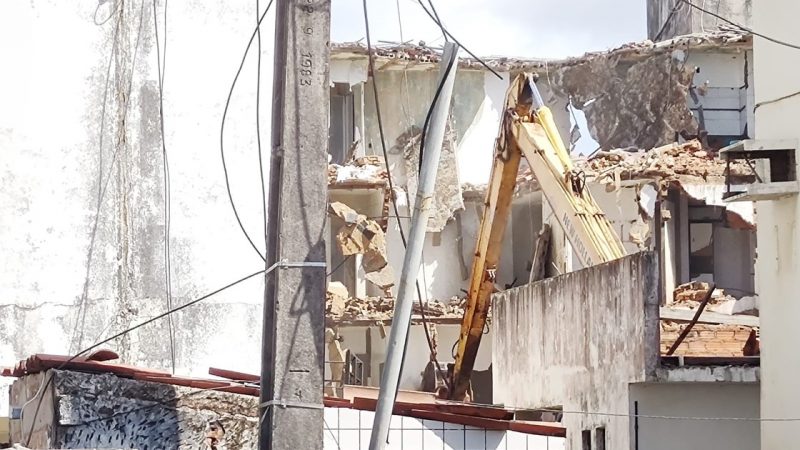 Após 4 anos, moradores de bairros atingidos pelo solo ainda lutam por indenização