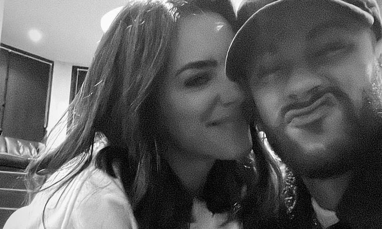 Namorada de Neymar fala de ataques de haters: ‘Recebo todos os dias’