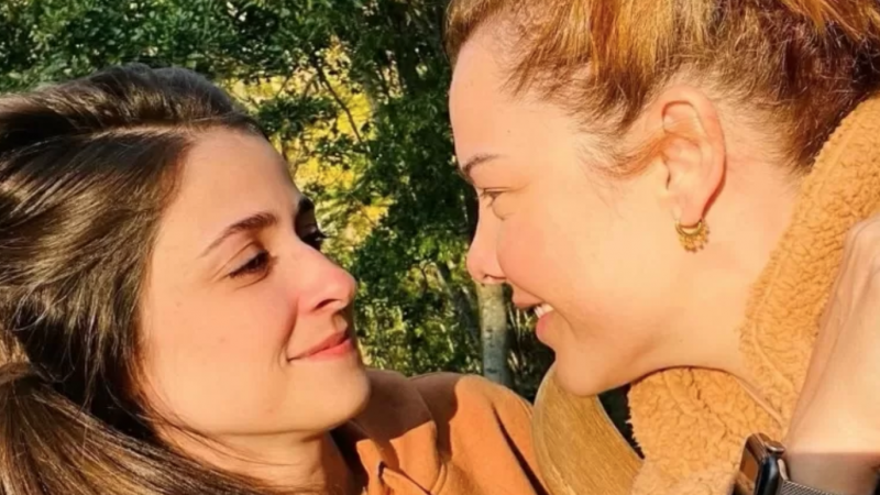 Namorada de Fe Souza, Eduarda Porto é amiga de Sandy e tem ex-sogra famosa