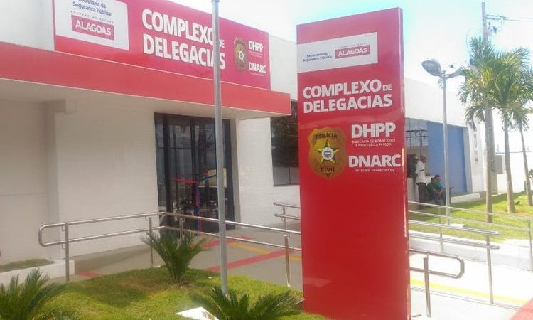 Homem é preso acusado de estrangular vítima para roubar R$ 4 mil em Maceió