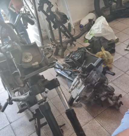 Suspeito de adulterar e desmontar motos roubadas é preso no Joaquim Leão, em Maceió