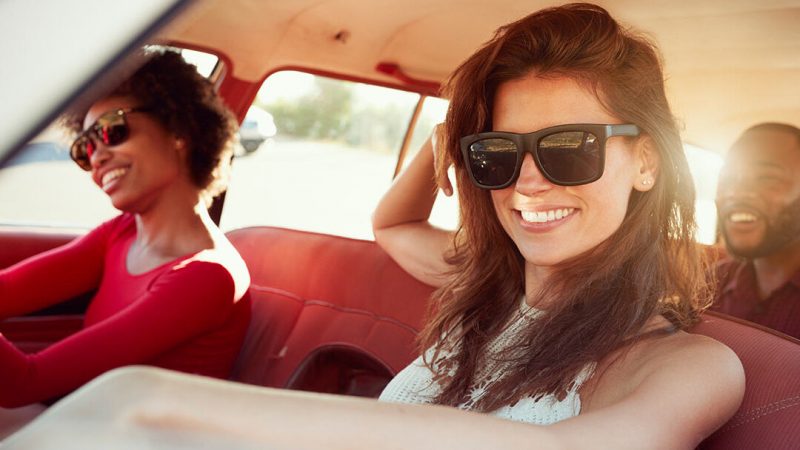 Motoristas aliviam estresse no trânsito com copo da felicidade