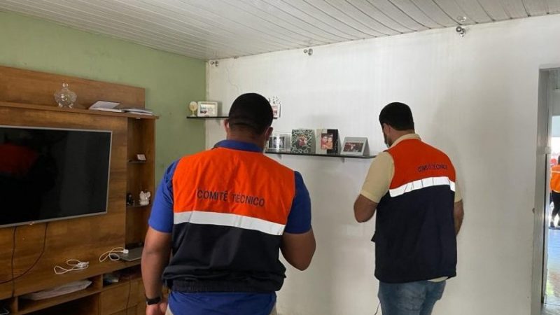 Defesa Civil e Comitê Técnico monitoram Flexais para identificar evolução de fissuras do solo