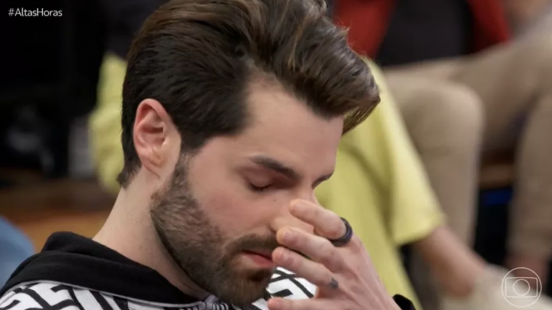 Alok chora e abraça mãe que perdeu filho que era fã do DJ