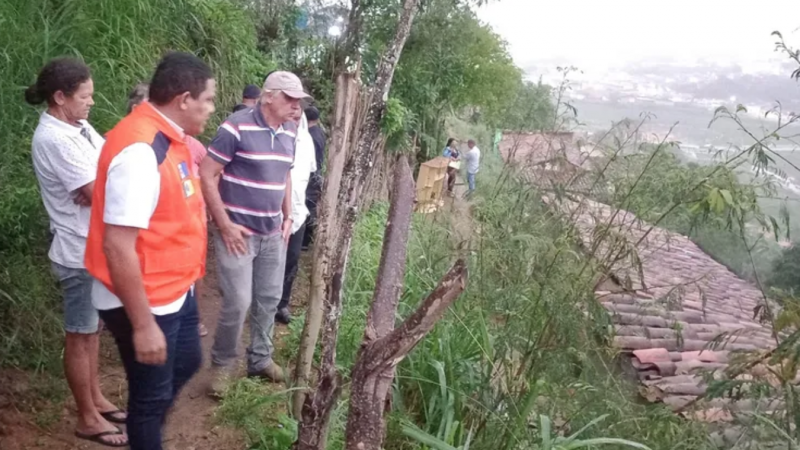 Prefeito Júlio Cezar visita comunidades atingidas pelas chuvas e anuncia medidas