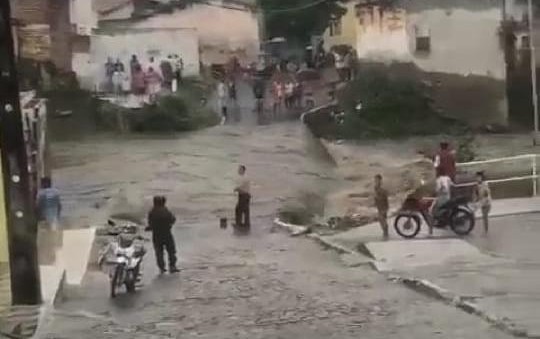 Inmet emite alerta de chuvas intensas para três regiões de Alagoas até domingo (5)