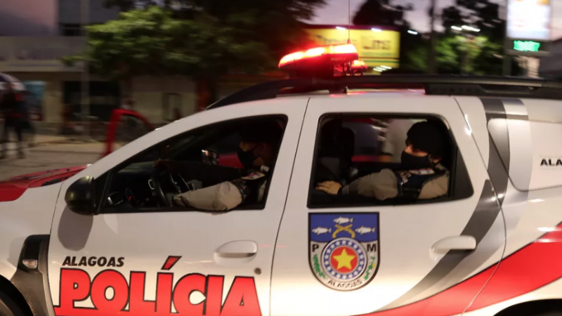 Homem é assassinado a tiros na porta de casa em Arapiraca, AL