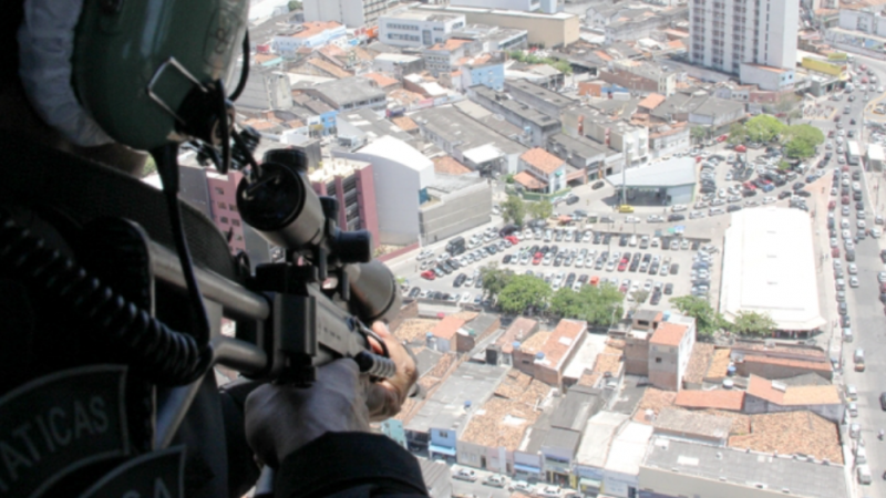 Polícia Militar fecha ruas do Manoel Teles após tiroteio em Arapiraca