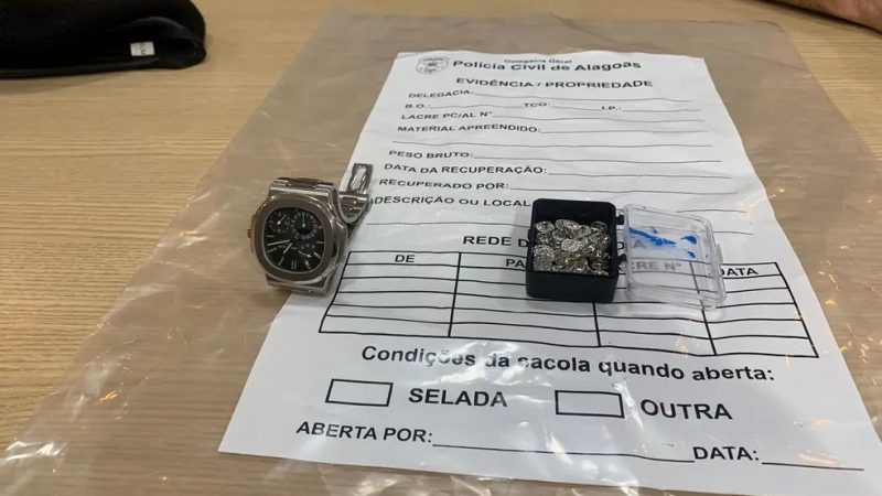 Polícia prende mais um suspeito e localiza joias e relógio de Carlinhos Maia enterrados em João Pessoa