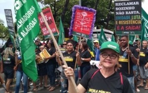 Secretaria de Educação de Maceió deve apresentar nova proposta a professores em greve há mais de um mês