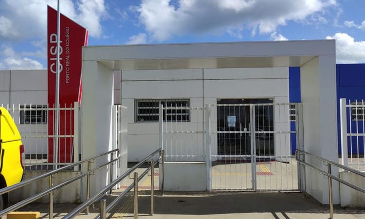 Polícia prende três por tráfico de drogas e posse ilegal de arma em Porto Real do Colégio