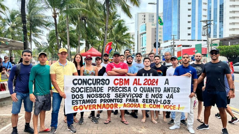 Em 3º protesto, aprovados do concurso dos Bombeiros cobram nomeações ao governo de AL