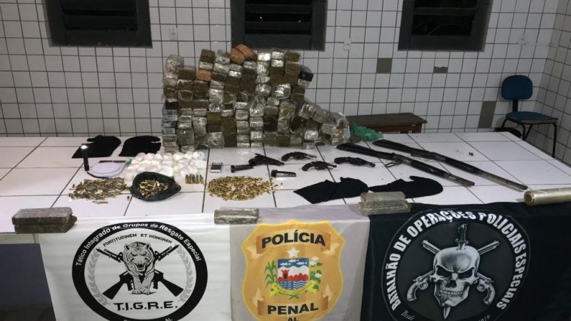 Polícia apreende cerca de 70 kg de maconha em residência no Benedito Bentes; ninguém foi preso