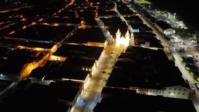 Prédios do centro histórico de Penedo ganham iluminação cênica