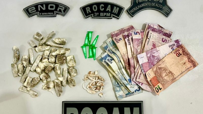 Indivíduo de 22 anos é preso e adolescente de 15 são apreendidos por tráfico de drogas em Arapiraca