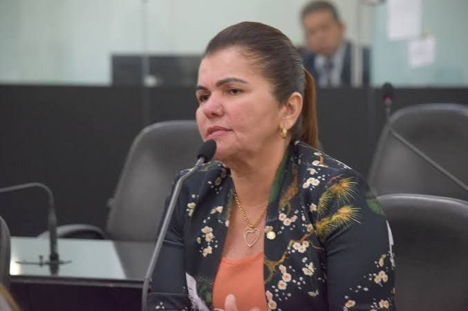 Ângela Garrote votou contra os servidores públicos e policiais militares