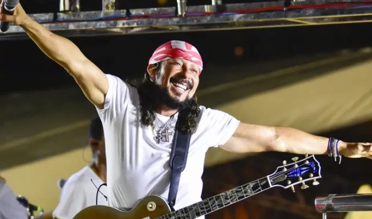 Bell Marques chega aos 70 anos como referência na música da Bahia e 40 anos de carreira