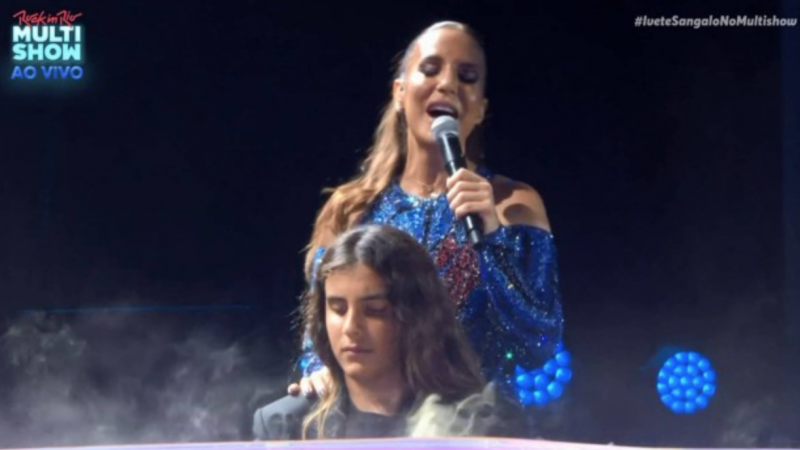 Marcelo, filho de Ivete Sangalo, toca piano ao lado da mãe no Rock in Rio