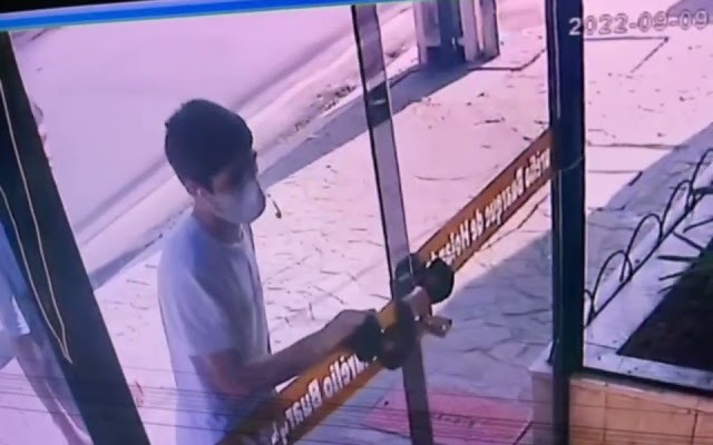 Polícia prende dois homens e apreende adolescentes suspeitos de furtar meio milhão de reais de apartamento na Ponta Verde