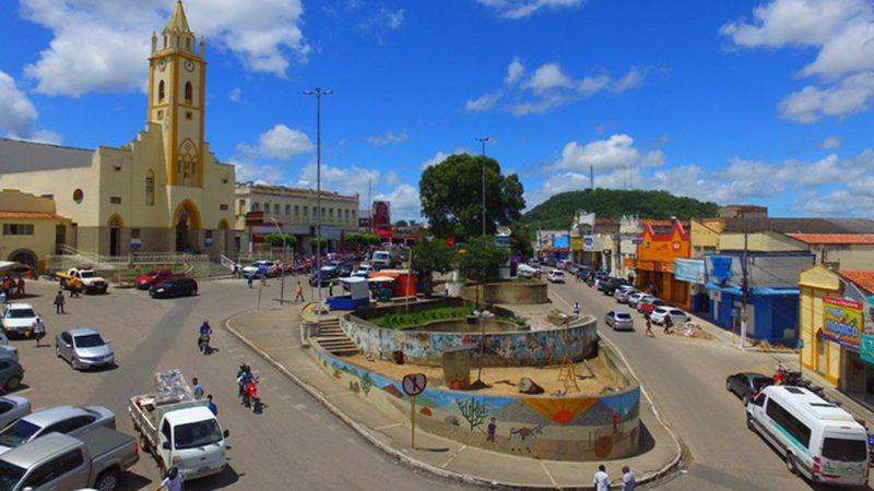 Homem é morto a tiros ao supostamente defender esposa em Santana do Ipanema