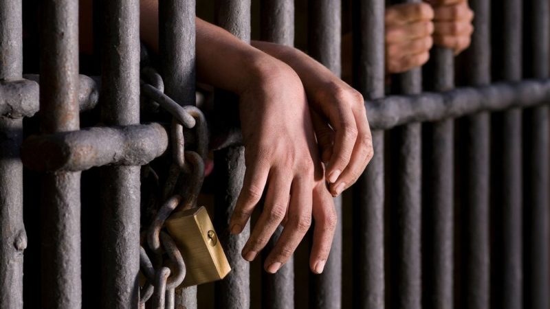 Homem com histórico de violência descumpre medida protetiva e resiste a prisão em Arapiraca