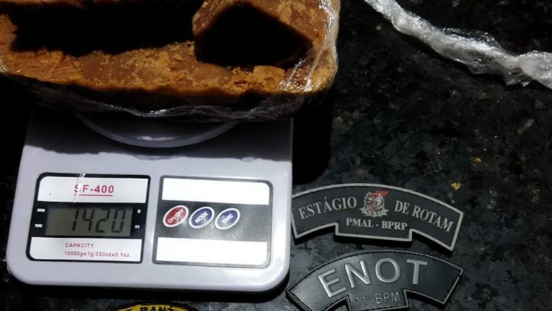 Mulher paga corrida para fugir com tablete de crack, mas acaba presa pela polícia em Coruripe