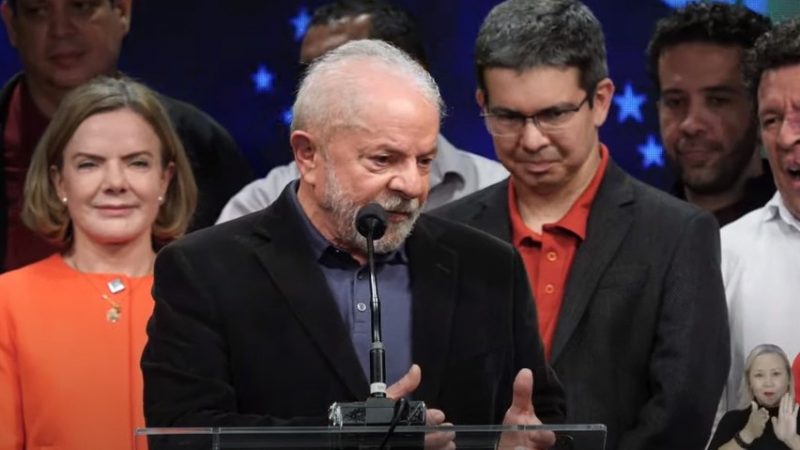 Lula demonstra agressividade com assessor, nos bastidores do debate na Band