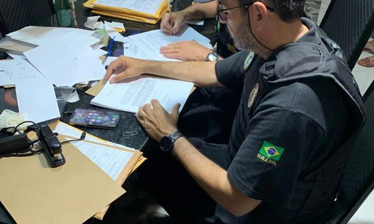 Operação da PF cumpre mandados em Penedo para investigar a obtenção indevida de benefícios assistenciais