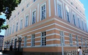 Polícia Federal cumpre mandados no Palácio e na Assembleia Legislativa de Alagoas