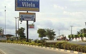 Polícia encontra R$ 450 e santinhos jogados em lixo de estabelecimento em Teotônio Vilela