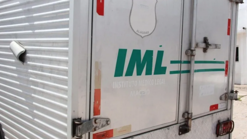 Jovem é assassinado a tiros enquanto dormia dentro de casa na Santa Amélia, em Maceió