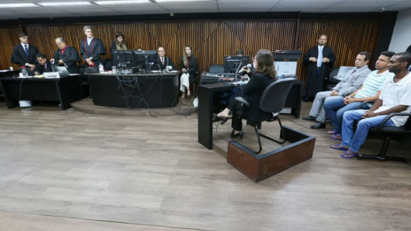 Viúva de advogado morto na Ponta Verde, Maceió, depõe no julgamento e cita dívida de R$ 600 mil