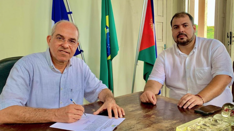 Prefeito de Quebrangulo Marcelo Lima viaja ao exterior e vice, Emanoel Cardoso, assume prefeitura