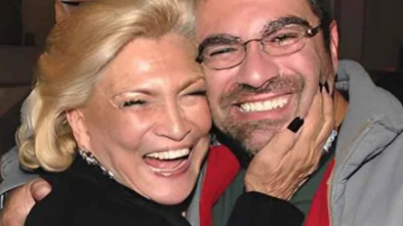 Oi? Filho de Hebe leva vida modesta e sequer tem plano de saúde