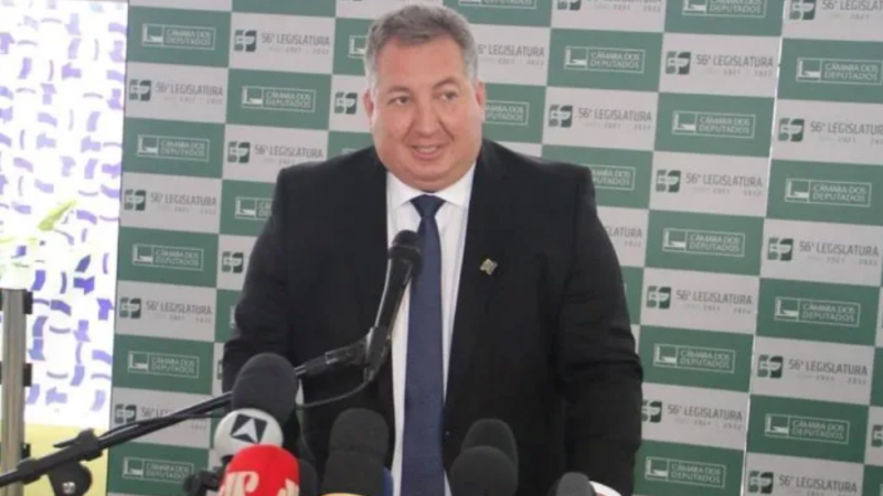 Em Brasília prefeito de AL concede coletiva à imprensa apontando peleja que gestores têm para obter recursos federais