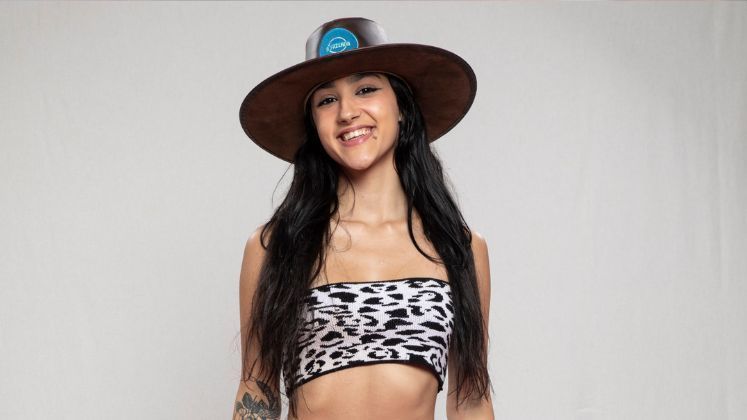 Bia vence a Prova do Fazendeiro pela terceira vez e comemora ao som de Gretchen