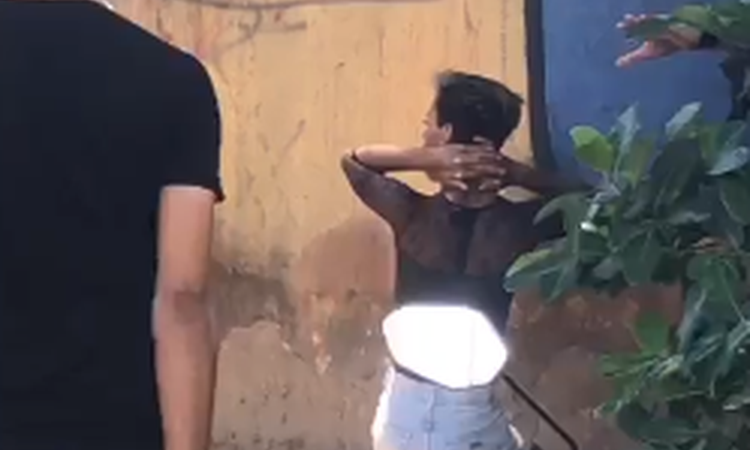 PM prende “Barbie do Crime” suspeita de amarrar mulher e assaltar loja