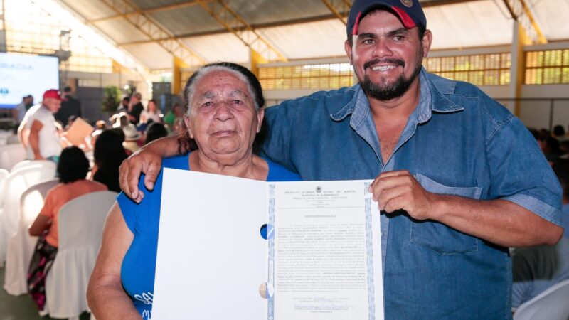 TJAL e Prefeitura de Quebrangulo entregam 179 títulos de propriedade para a população