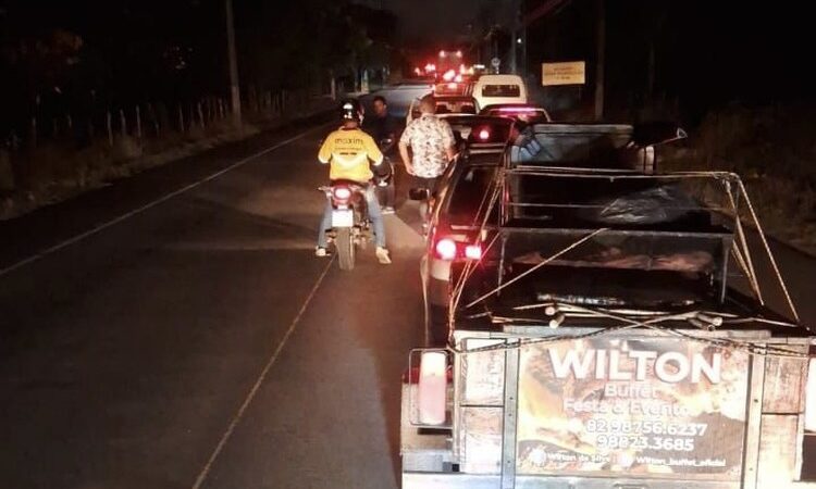Colisão entre carros deixa uma pessoa morta e cinco feridas em Ipioca