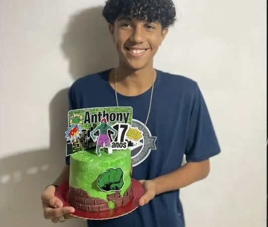 Adolescente que morreu afogado na Praia de Guaxuma, em Maceió, tinha voltado ao mar para salvar amigo