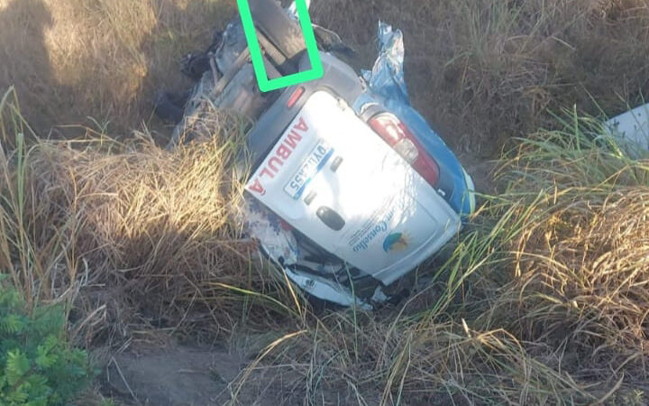 Mãe, filha e motorista de ambulância morrem em grave acidente em Bom Conselho