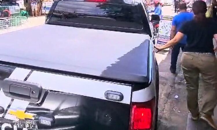 Clientes afirmam a delegado que carne vendida em feira era de cachorro